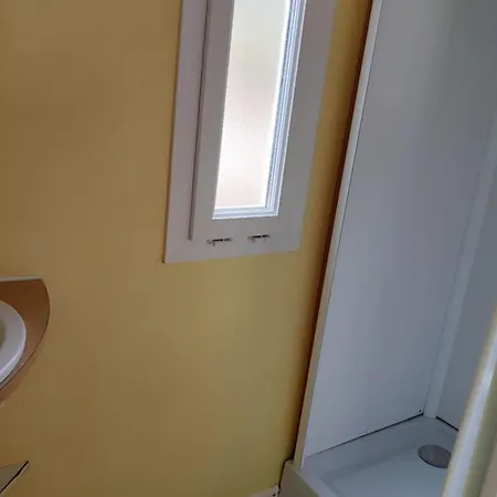 Mobil Avec Terrasse - 3 Pers. - Api-1-52-2028 * Ла-Тур-д'Овернь