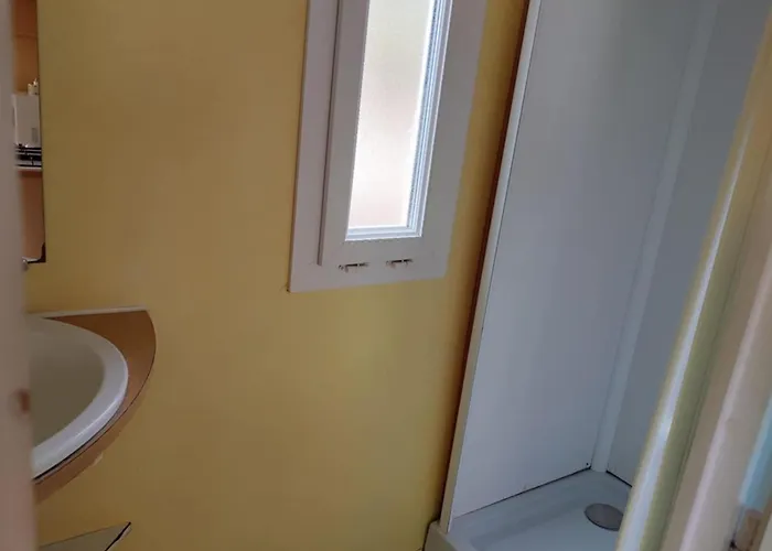 Mobil Avec Terrasse - 3 Pers. - Api-1-52-2028 * Ла-Тур-д'Овернь